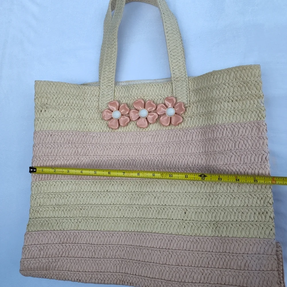 NWOT BTB Los Angeles Bahama Mama Raffia Tote W/Cute Flower Trio
